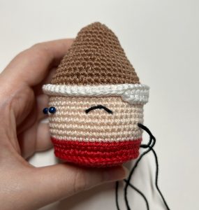 yeux cupcake père noël patron crochet nourriture dinette amigurumi débutant gratuit