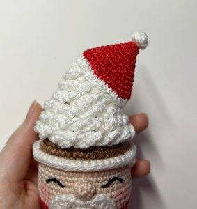 bonnet cupcake père noël patron crochet nourriture dinette amigurumi débutant gratuit
