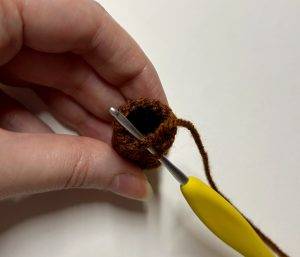 bois housse casque audio Renne de noël patron crochet decoration accessoire amigurumi débutant gratuit