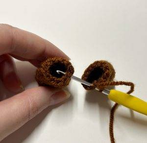 bois housse casque audio Renne de noël patron crochet decoration accessoire amigurumi débutant gratuit