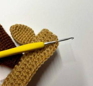 housse casque audio Renne de noël patron crochet decoration accessoire amigurumi débutant gratuit