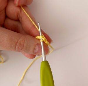 centre bague fleur arc-en-ciel patron crochet facile rapide débutant bijoux