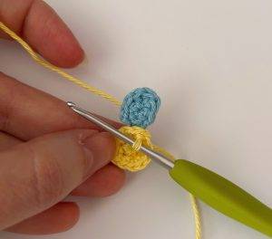 petals rainbow flower ring free crochet pattern easy for beginner spring