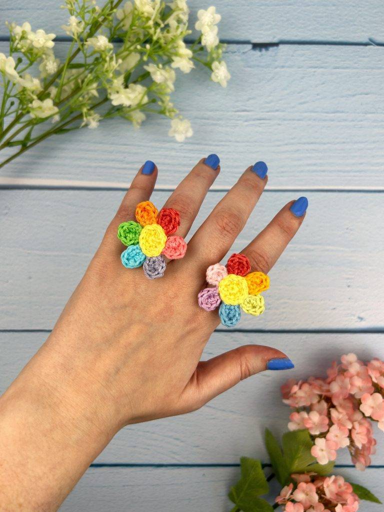 bague fleur arc-en-ciel patron crochet facile rapide débutant bijoux