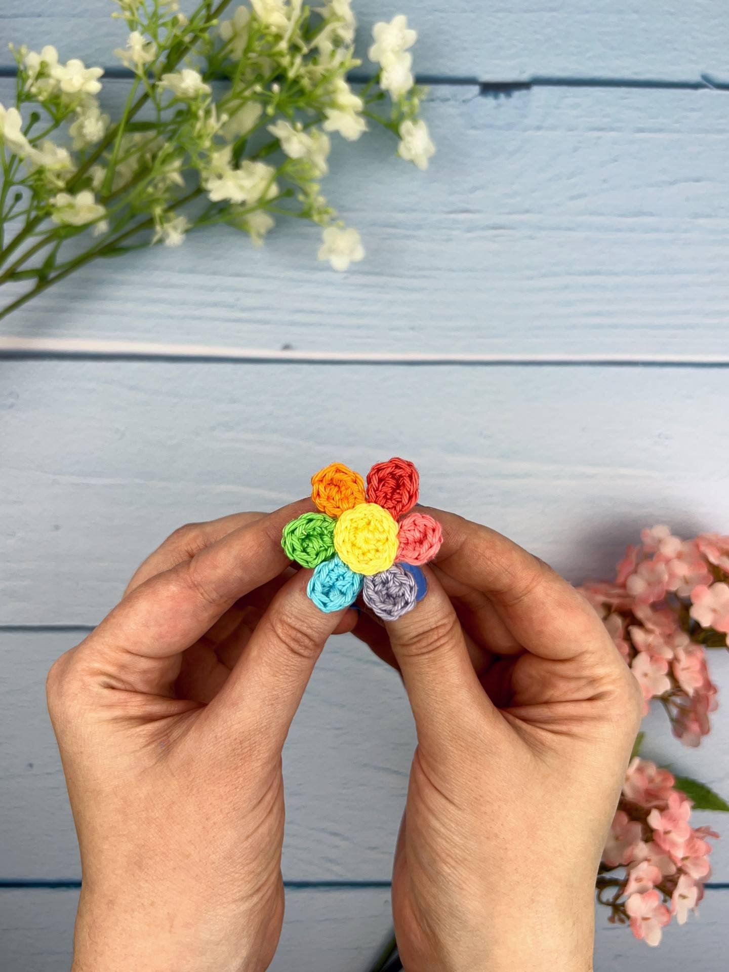 bague fleur arc-en-ciel patron crochet facile rapide débutant bijoux