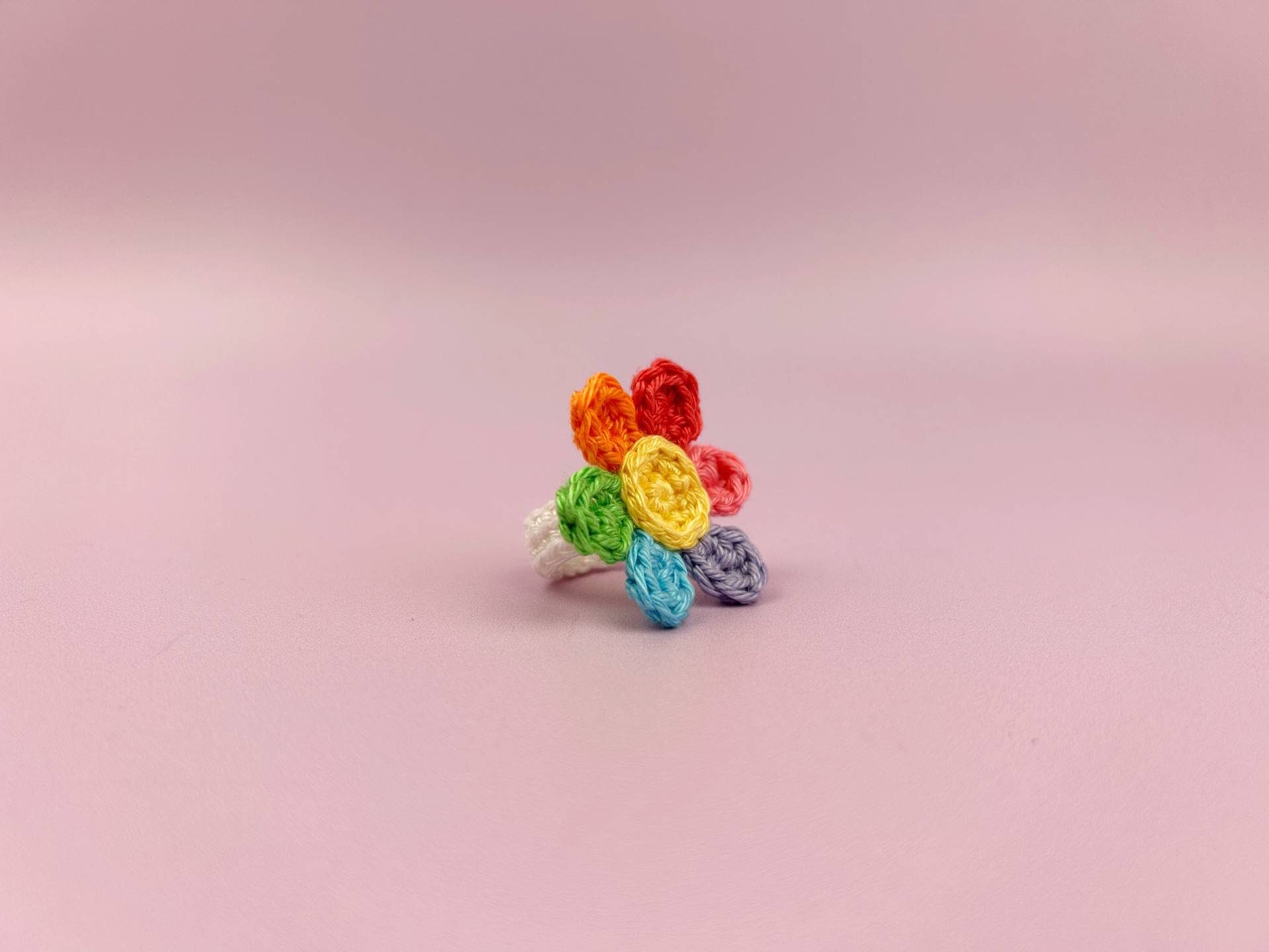 bague fleur arc-en-ciel patron crochet facile rapide débutant bijoux