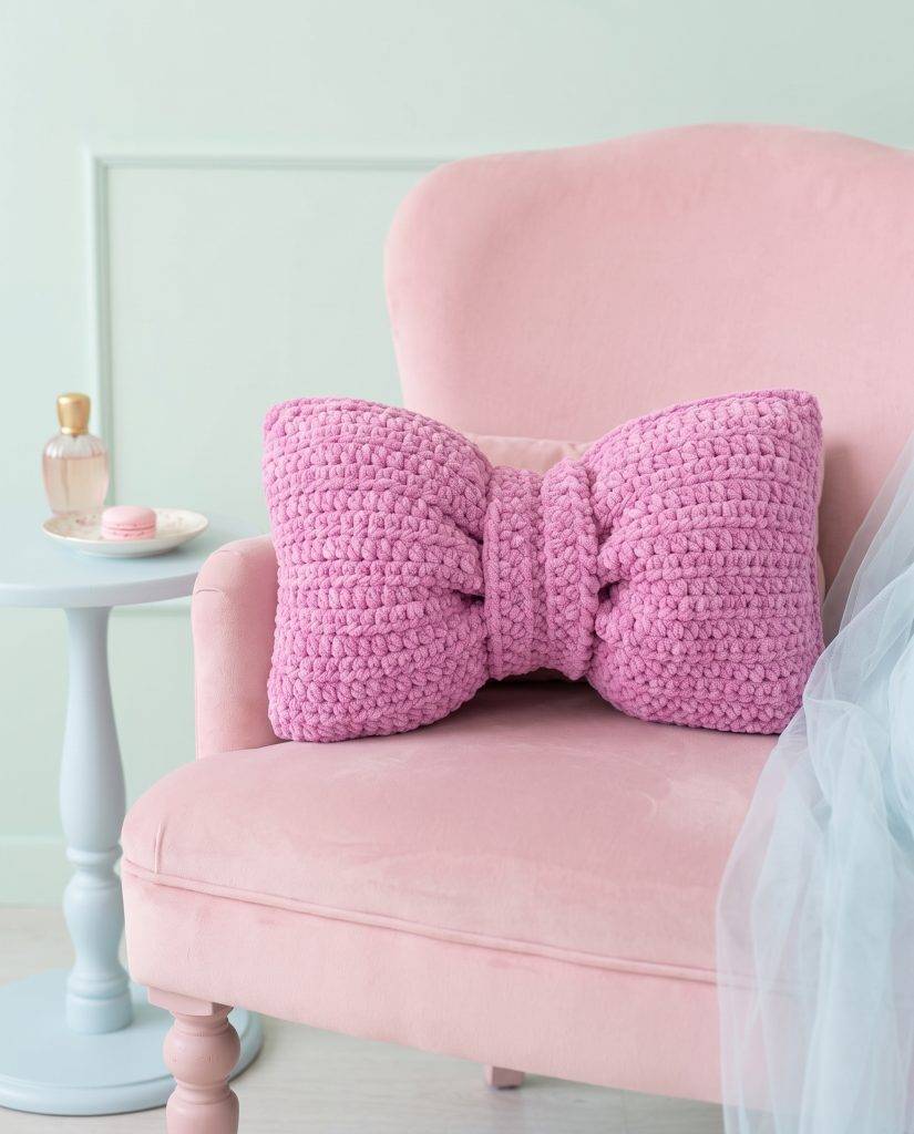 coussin noeud patron crochet facile débutant décoration fil chenille