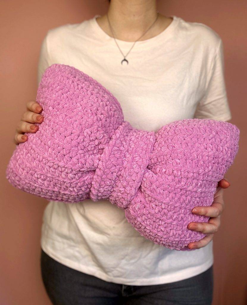 coussin noeud patron crochet facile débutant décoration fil chenille