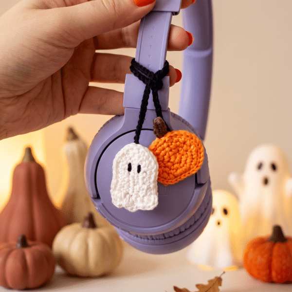 ornement halloween casque porte clés patron crochet gratuit débutant et facile pour Halloween